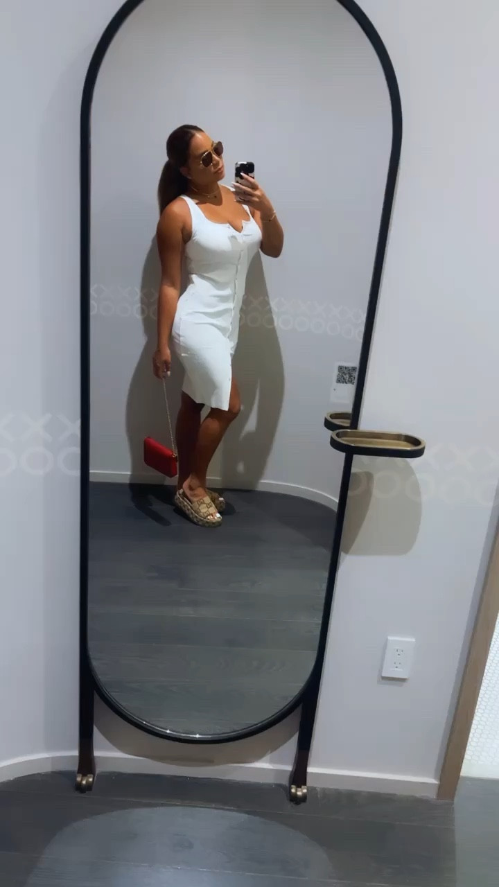 Classic look in these hot summer days. 
White Zara dresss/super comfortable. 

My fav red purse Louis Vouitton🌹

#LTKSeasonal #LTKcurves #LTKstyletip