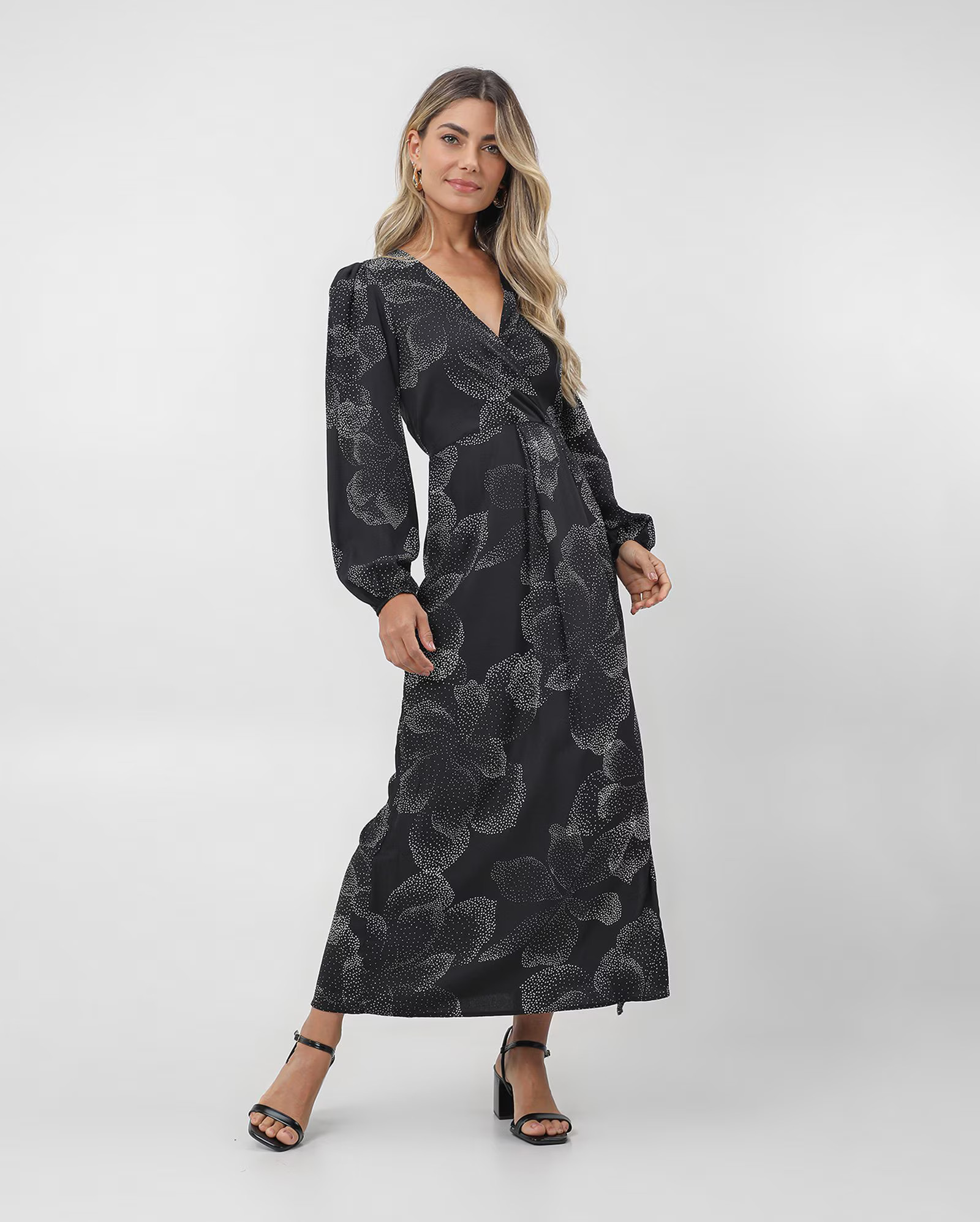 Vestido midi manga longa floral pontilhado preto | AK by Riachuelo | Riachuelo (BR)