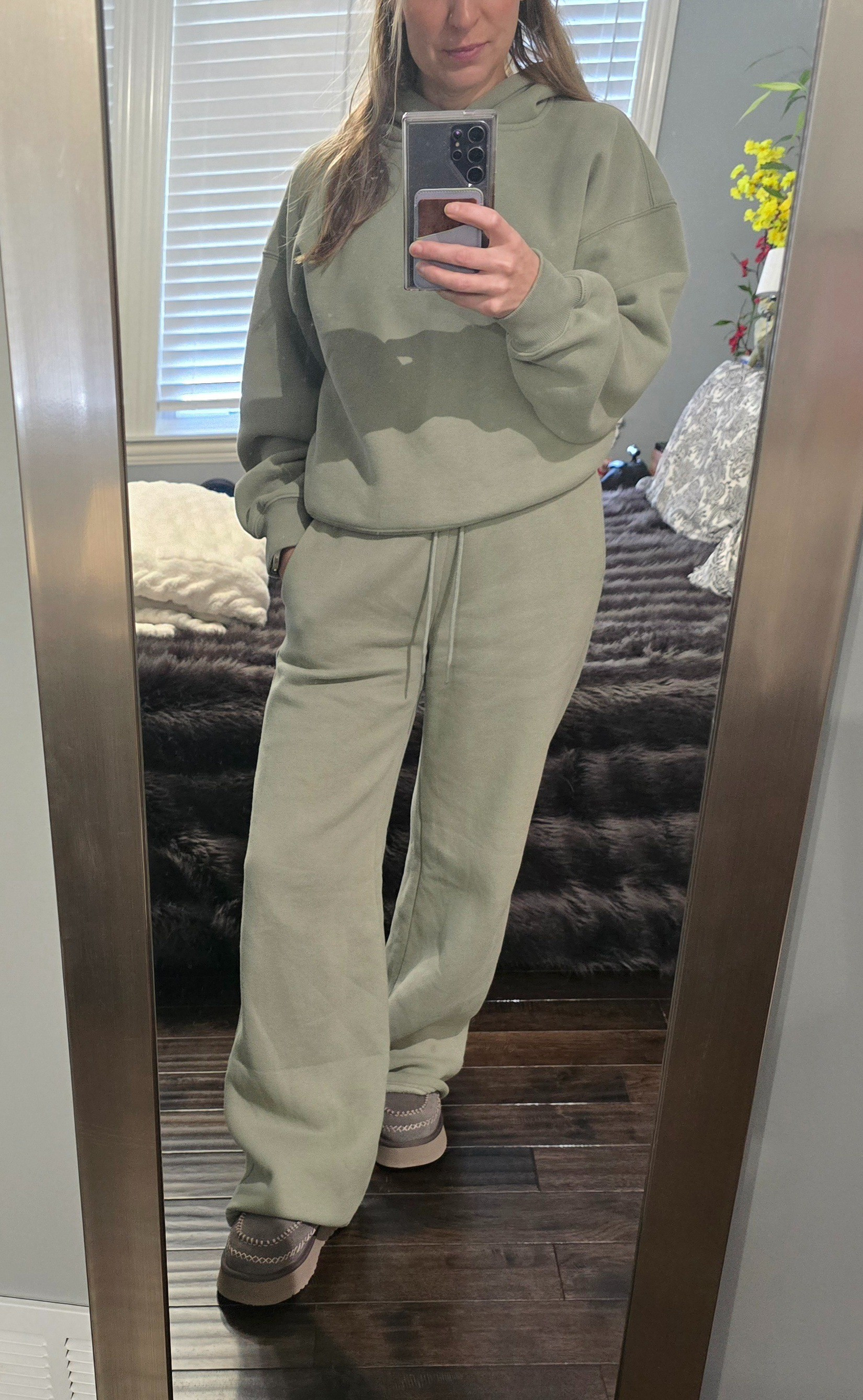 Feeling cozy

#LTKSeasonal #LTKShoeCrush #LTKStyleTip