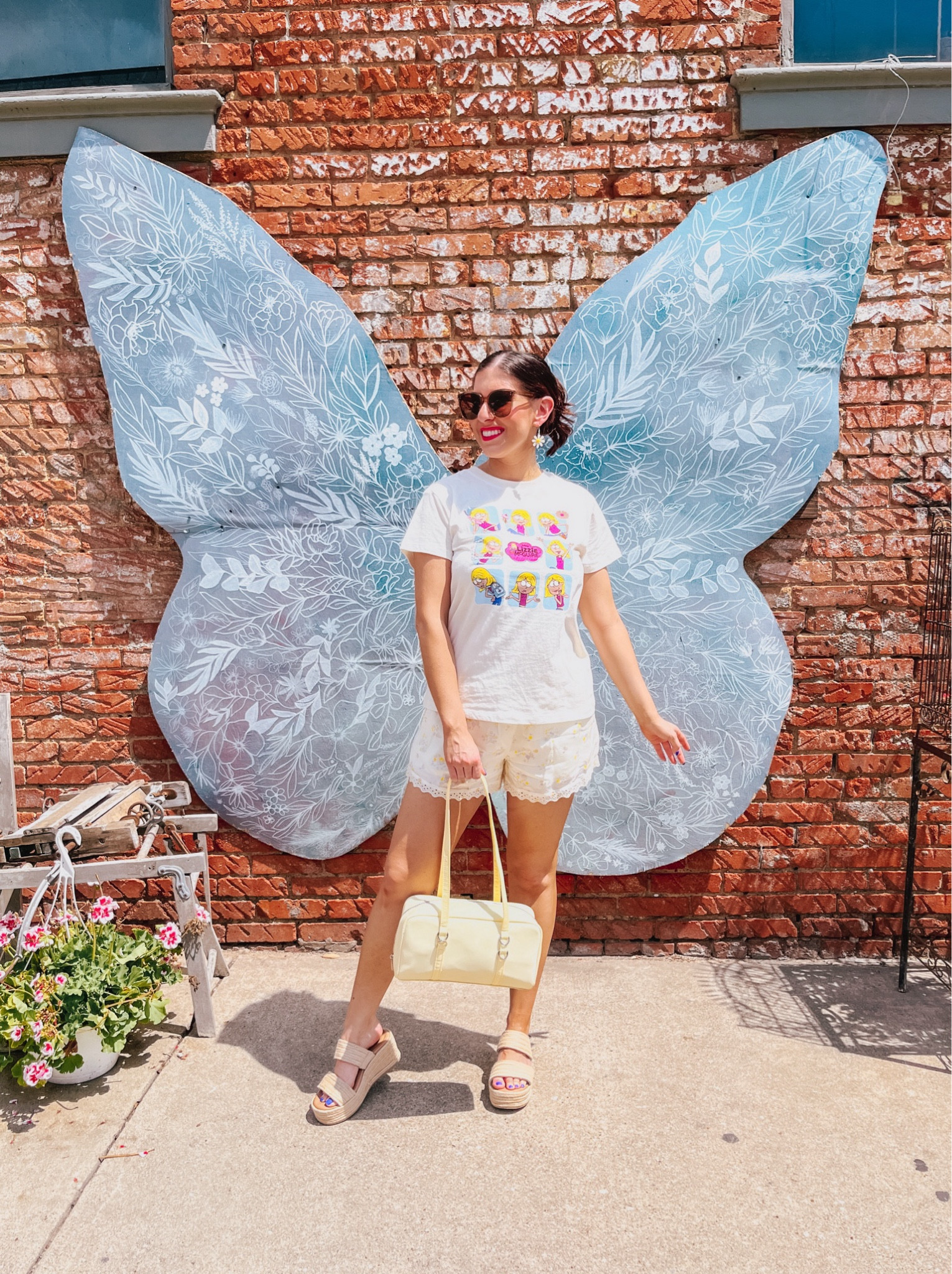 Cute Summer Outfit from Target 💛🤍☀️ Floral Lace Trim shorts with little yellow flowers and a nostalgia Lizzie McGuire tee 🌼 Yellow handbag is also Target. 


#LTKTravel #LTKSeasonal #LTKootd