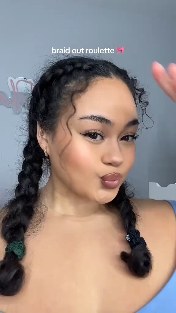   

 

#LTKWatchNow #LTKStyleTip #LTKBeauty