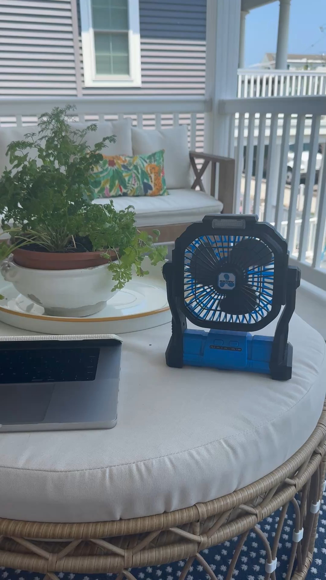 Outdoor office 🪭☀️

#LTKSeasonal #LTKHome #LTKFindsUnder50