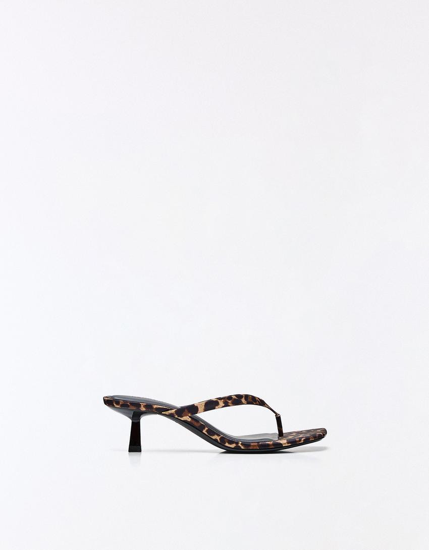 Thong heeled sandals - Women | Bershka UK