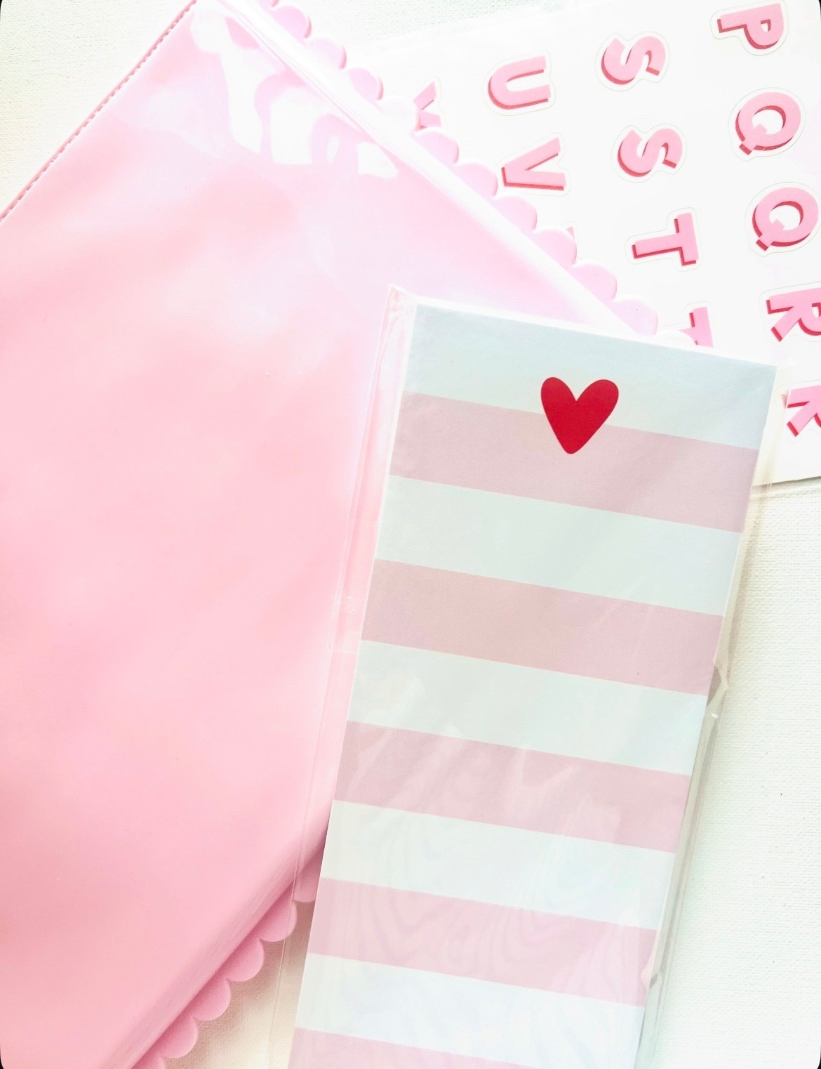 Happy February! 💖❤️💌
… a few favorites from Joy Creative Shop (use code NICOLE10 to enjoy 10% off) and a sweet scallop pouch I love from Stoney Clover!



#LTKValentine #LTKSeasonal