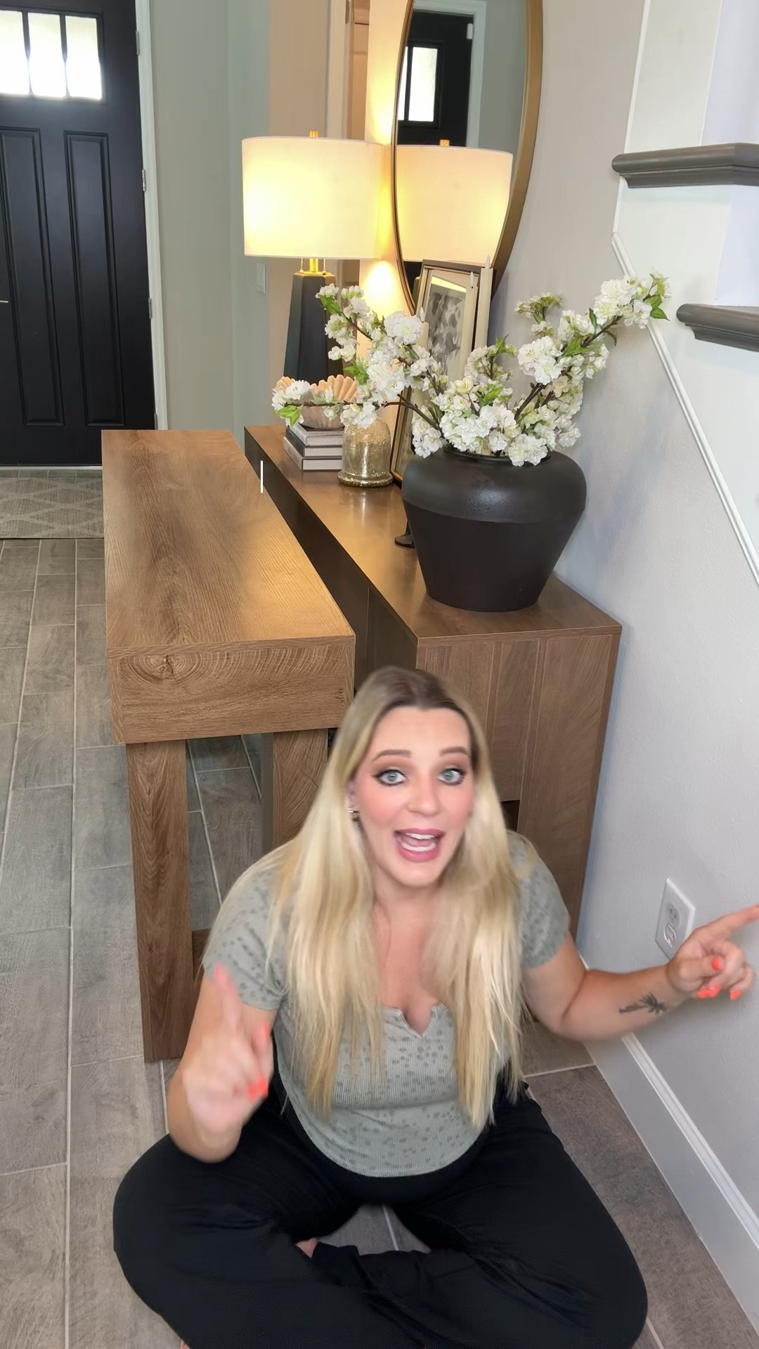 Which is your favorite? 

#entrywaytable #entrywaymakeover #entryway #luxuryonabudget

#LTKHome