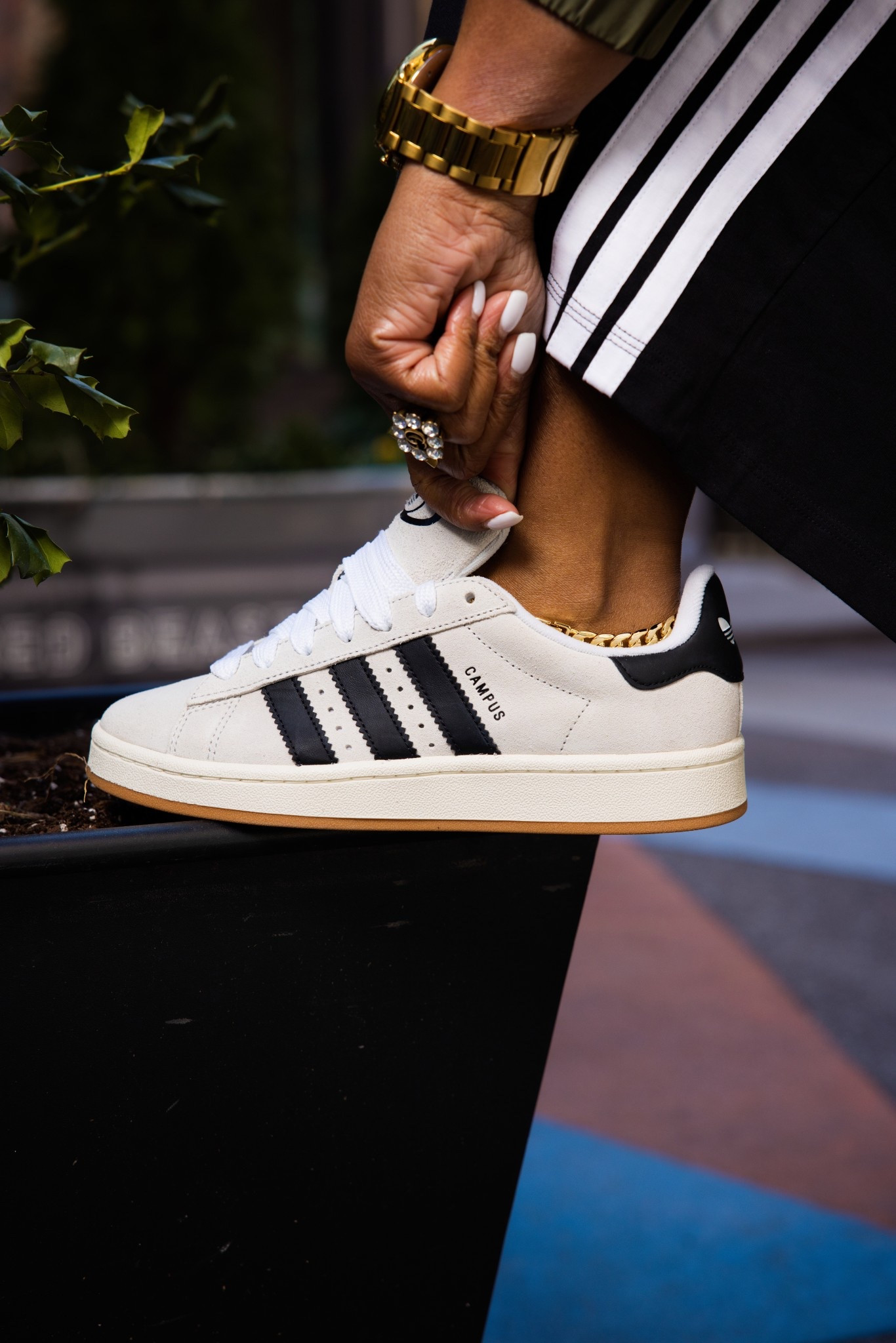 One of my go-to shoes.

For sizing reference: size 8 in shoe

Disclaimer: some items may be limited availability 😫 but tagging a few similar pieces and linking what’s available! 🫶🏽

#fashion #shoeaddiction #comfyshoe #adidas #easyoutfit #whatiwore #matchingsets #styleinspo #active #aviatorsunglasses #fashionover50 #pixiehaircut #xojalonda #silverhair #GRWM #explorer

#LTKActive #LTKStyleTip #LTKOver40