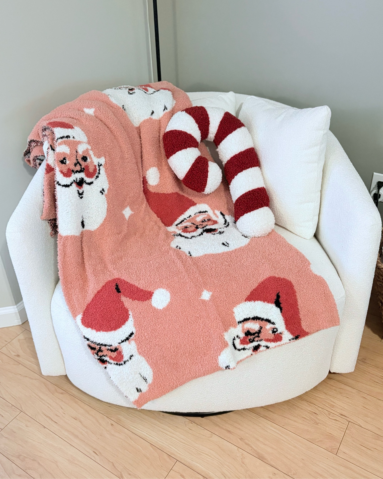 My little happy holiday corner 🎀

The styled collection, Santa soft blanket, viral chair, swivel chair, Sherpa candy cane pillow, holiday decor, Christmas decorations, pink Christmas 


#LTKHoliday #LTKGiftGuide #LTKHome