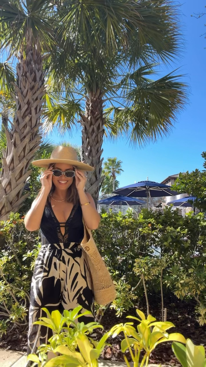 Another pool day today & here’s my look! Soaking in all this ☀️☀️ before we head back home! Full look is linked, except my sunglasses are old from Anthro last year- linked similar! 

#LTKootd #LTKSeasonal #LTKmomlife