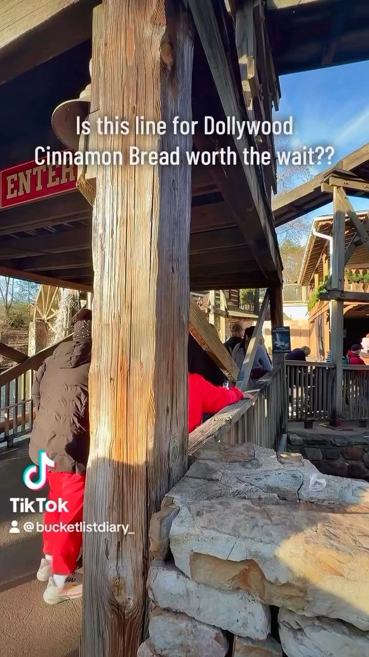 Dollywood = best staff + best food. No contest. 🙌

@dollywood #themepark #dollywood #pigeonforgetn #familytravelers