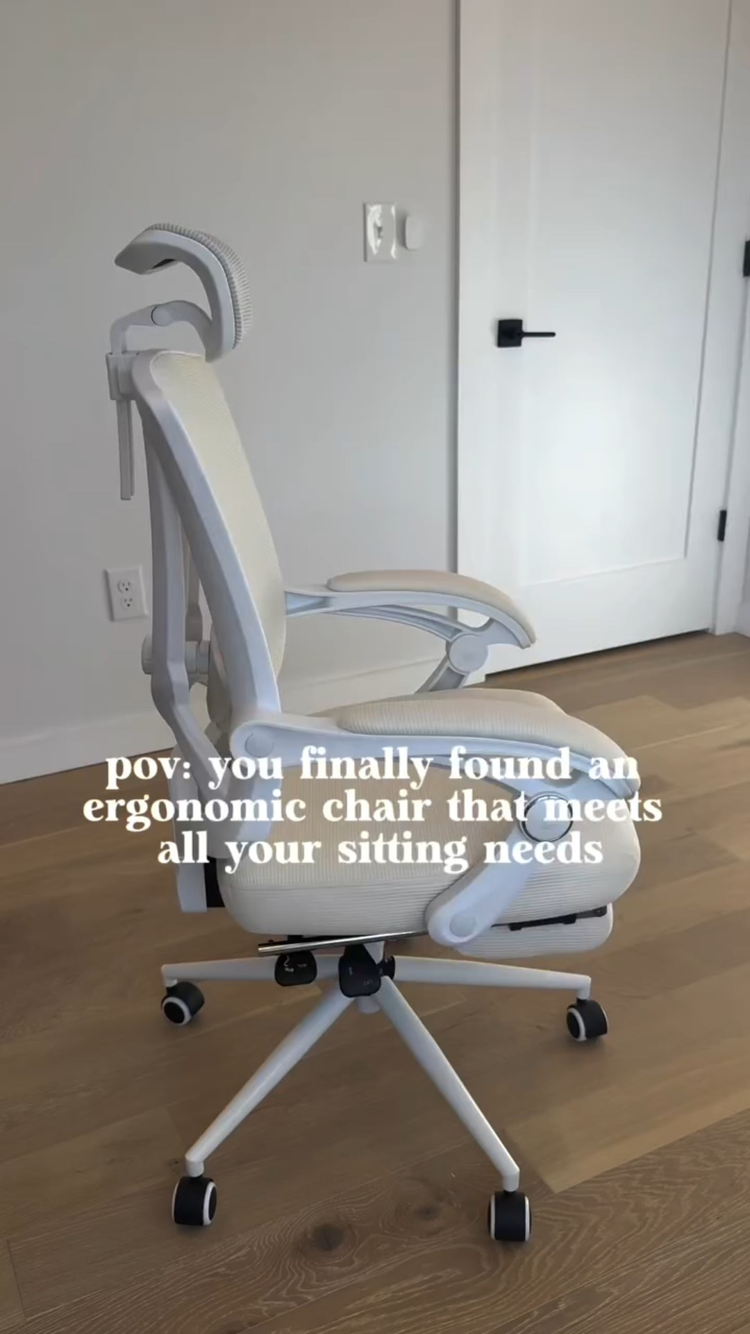 Footrest & a full recline?
This may just be the comfiest i’ve ever been at my desk and i love the neutral aesthetic 🤌🏻🤍✨

Who says your work space has to be boring? Comment below to get the link in your dm 💌

#amazonfind #amazonfinds #amazonoffice #homeoffice #ergonomicchair #officechair #workchair