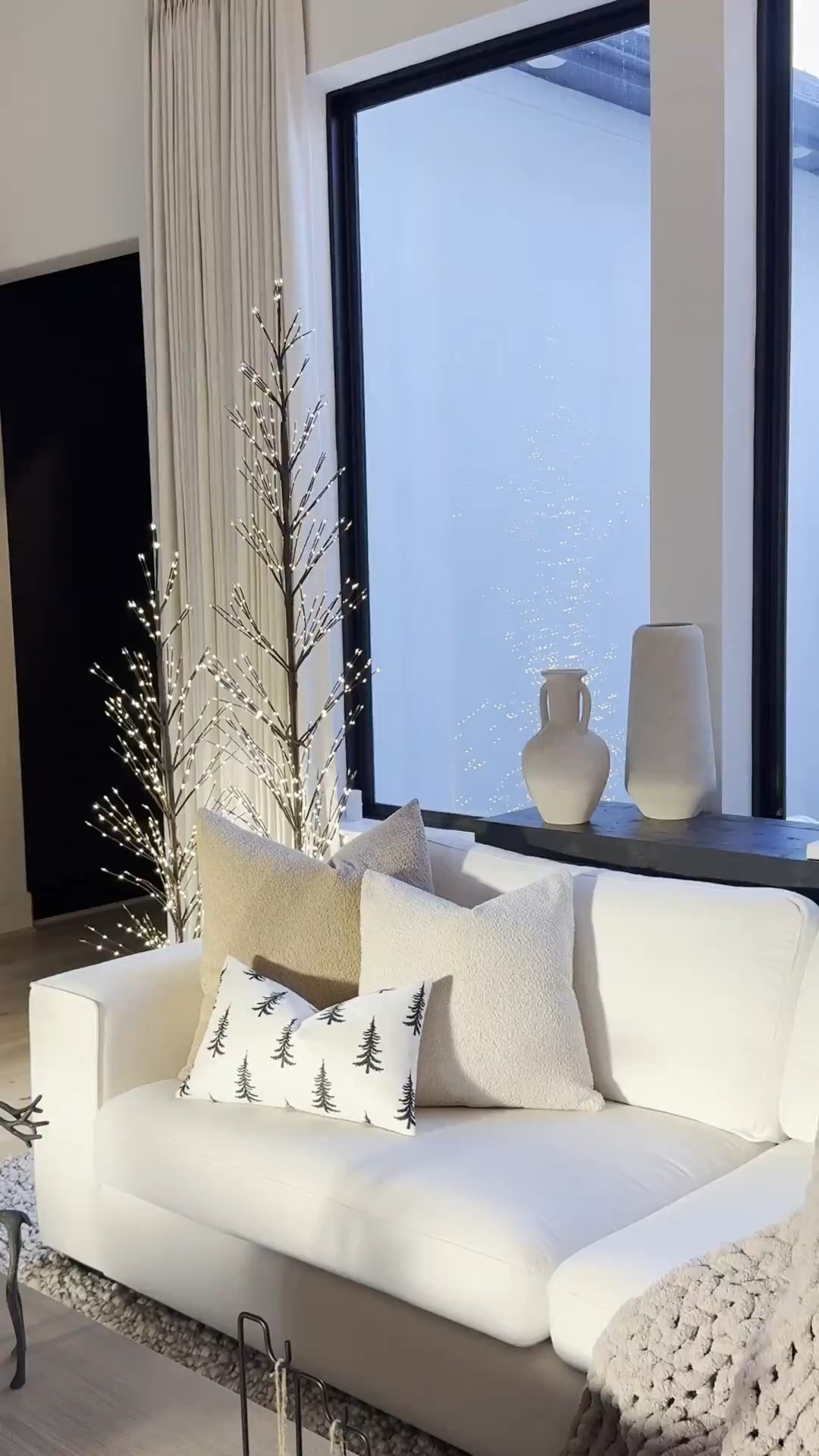 30 colors AND 6 sizes‼️ 🫢 can you believe! From 40x40In to 80x90In - large enough for your bed! 🎉 

Adding a chunky blanket to your space is a simple way to create a cozy atmosphere during the Holiday season. Color in video is Taupe in 40x60In which is a great size for a sofa! 

Pillows & Inserts: 

Largest is in the Color Camel 24x24 Inch with a 26x26 Inch down insert… 24 Colors to choose from! 🤎

Medium sized is in the Color Beige Comes in 24 colors! - 20x20 Inch with a 22x22 Inch down insert

Lumbar is in the Color black with a - 20x12 Inch with a 22x12 Inch down insert 🫶🏽😊

#LTKHoliday #LTKHome #LTKStyleTip