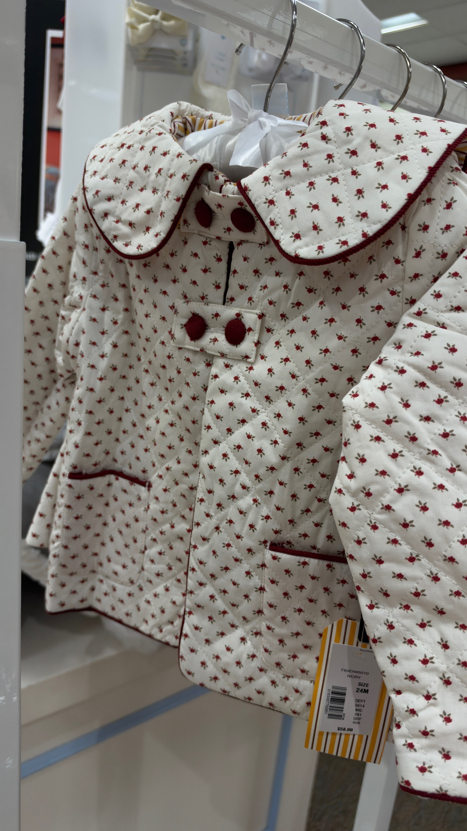 How cute is this little girl jacket for holiday outfits!
