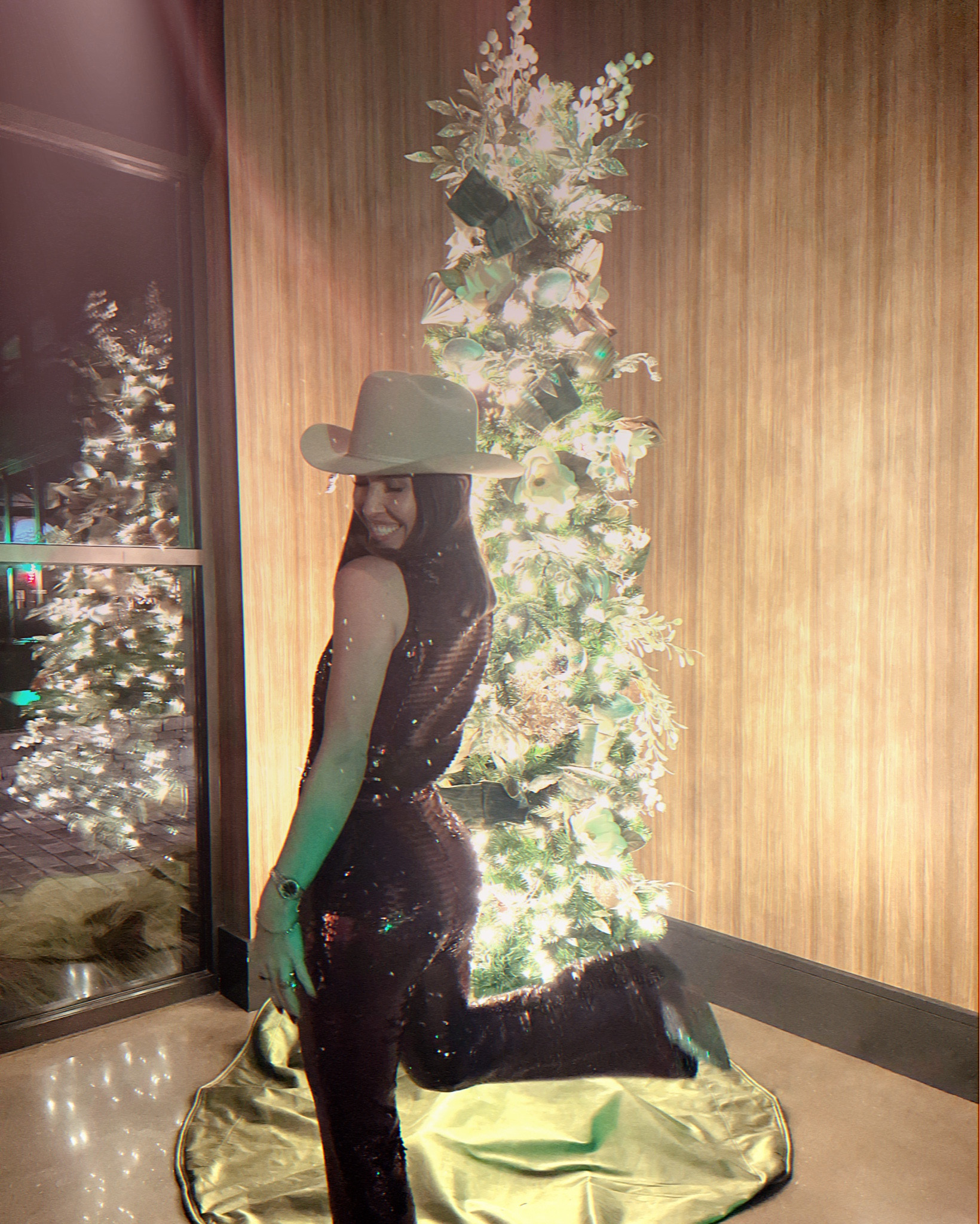 #sequins #sequinset #matchingset #sequinsuit #brownsuit #brownsequinsuit #partysuit #partyfit #partyoutfit 

#LTKstyletip #LTKparties #LTKwedding