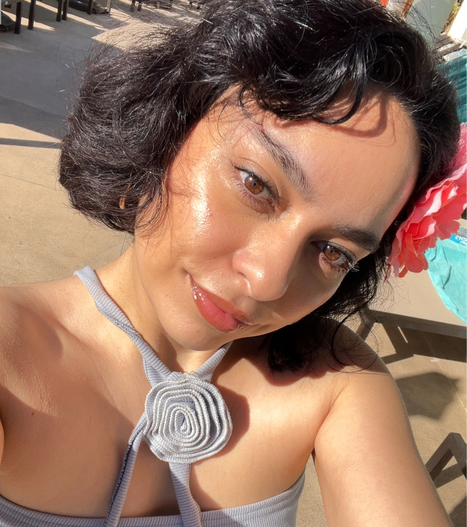 glowy spring vacay makeup 