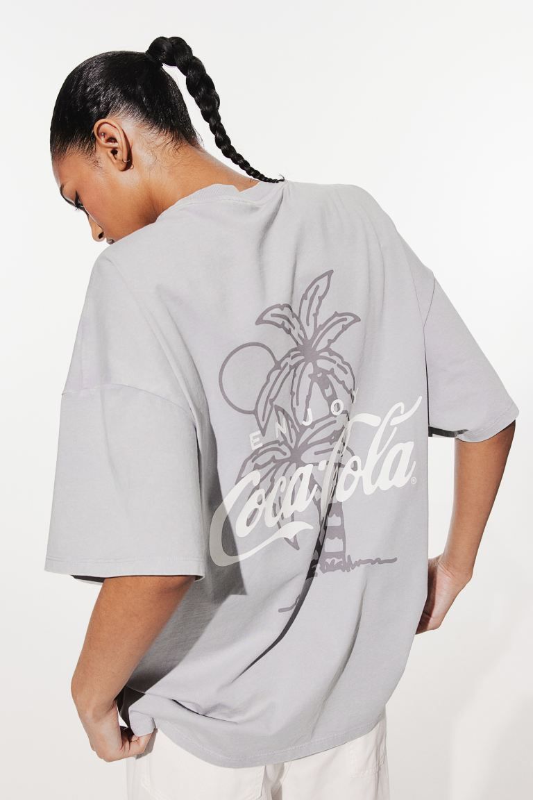 Oversized Printed T-shirt - Round Neck - Short sleeve - Light gray/Coca-Cola - Ladies | H&M US | H&M (US + CA)