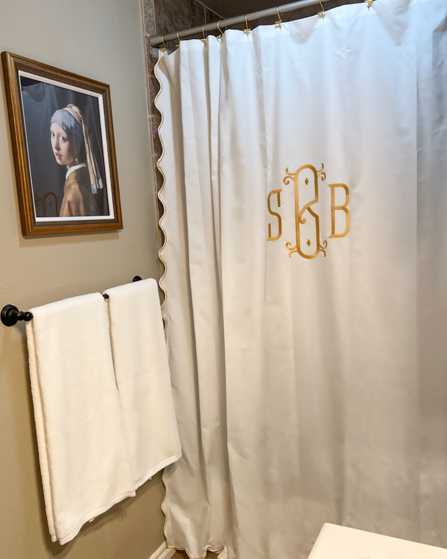 Guest bathroom



artwork | shower curtain | monogram | gold frame | bath towels | guest towels | guest bathroom | primary bathroom | monogram | wedding gift | etsy home

#LTKhome