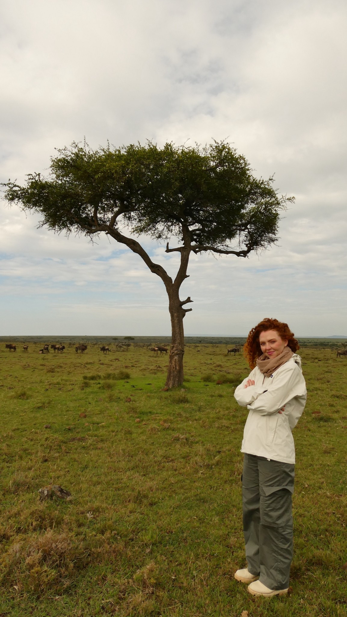 On safari in Kenya 🇰🇪 lightweight rain jacket, lightweight scarf and cargos are a must. 