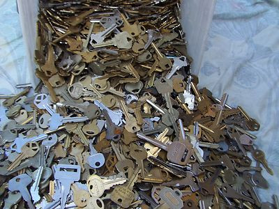 Lot of  Misc Cut  Keys 1.5 Pounds (LBS)  HOUSE,CARS.  Some old Art Craft..     | eBay | eBay US