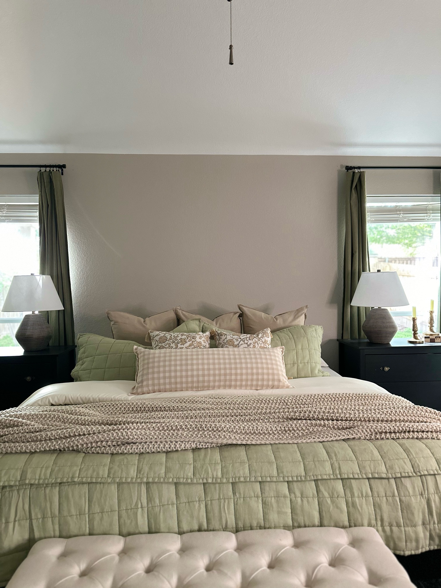 Summertime bedroom refresh! 🏠📸🖤

#LTKHome #LTKSeasonal