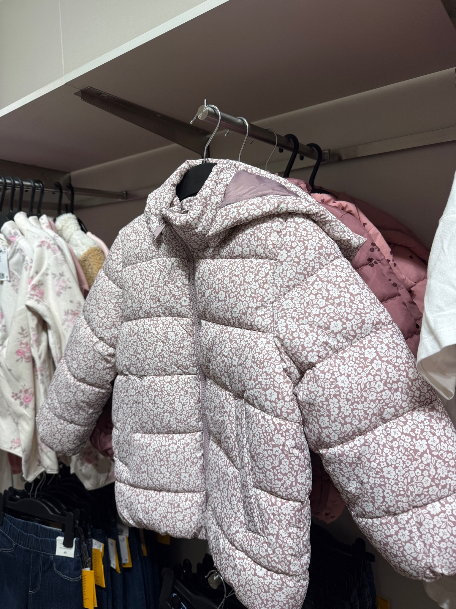Obsessed!! This coat for girls at H&M is perfection. Love the colors and subtle floral print 👌🏻

#girls #h&m #hm #kids #coat #sale #laborday #jacket #fall

#LTKmomlife #LTKSaleAlert #LTKKids