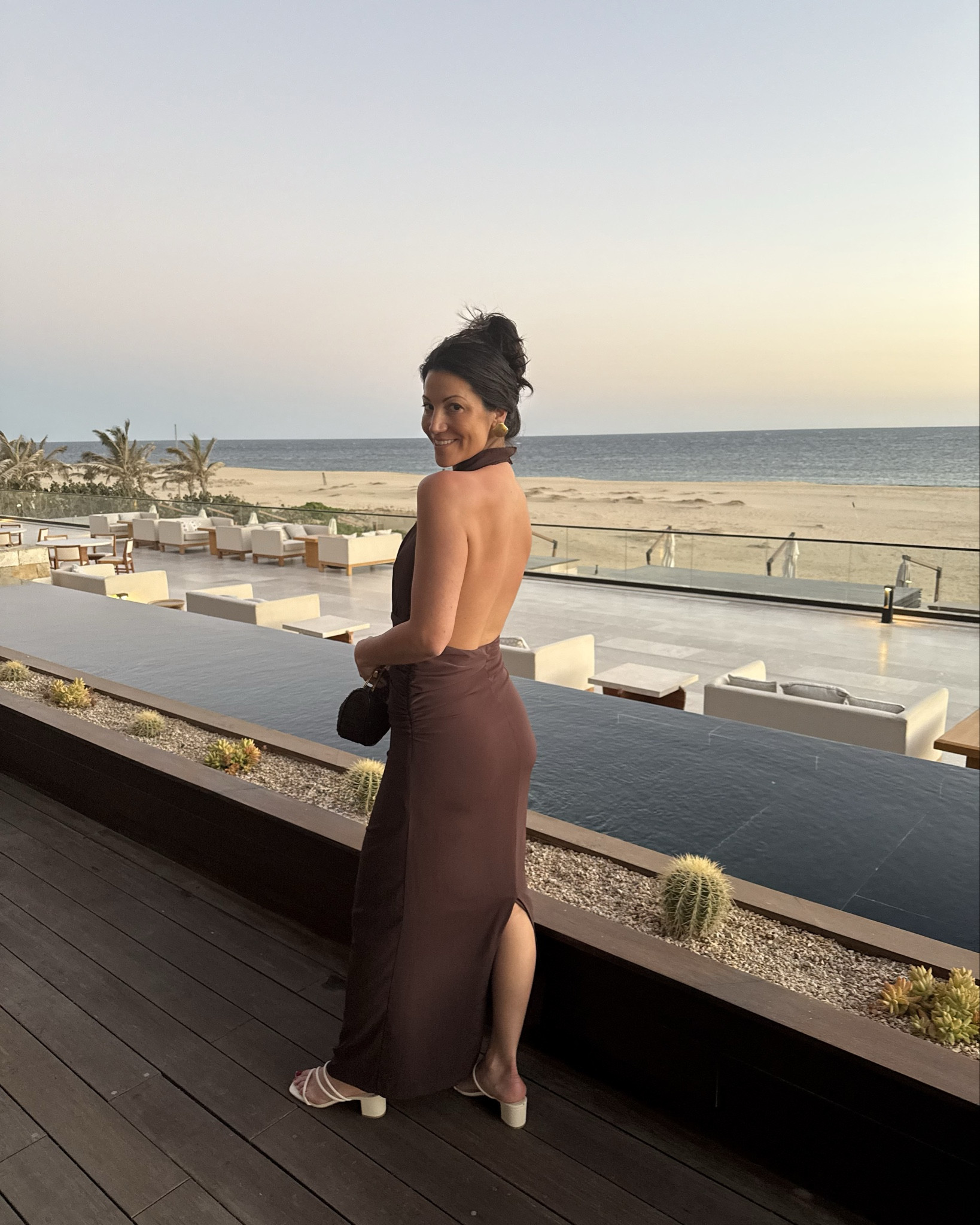 Chocolate brown dress for dinner at Nobu! Dress is from Zara but linked a few similar options below! 

Vacation outfit, dresses, spring break 