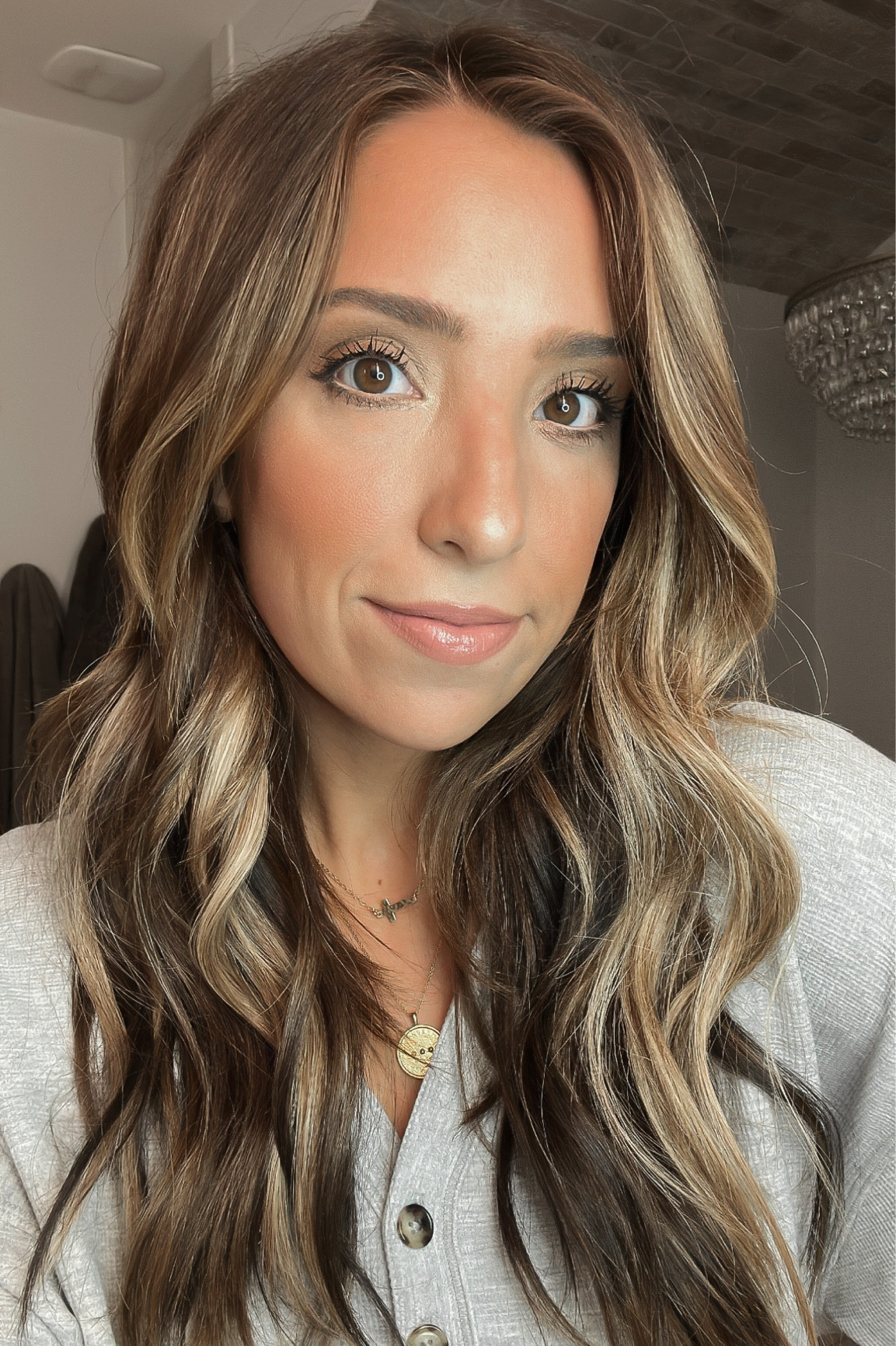 everyday makeup look 💋💄

foundation / 3C2 Pebble
concealer / 22B light beige 
bronzer / 2 medium 
flawless filter / 4 medium 


#LTKbeauty #LTKsalealert #LTKunder50