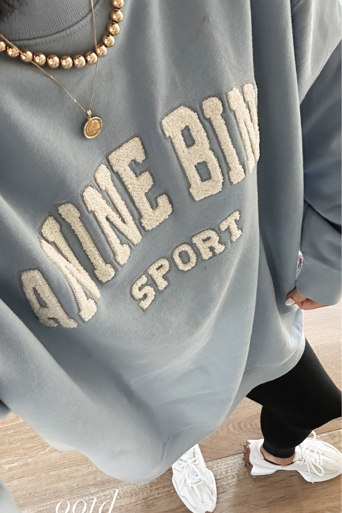 This sweatshirt runs naturally oversized. I'm just shy of 5-7" wearing the size XS #stylinbyaylin #aylin

#LTKActive #LTKSeasonal #LTKStyleTip