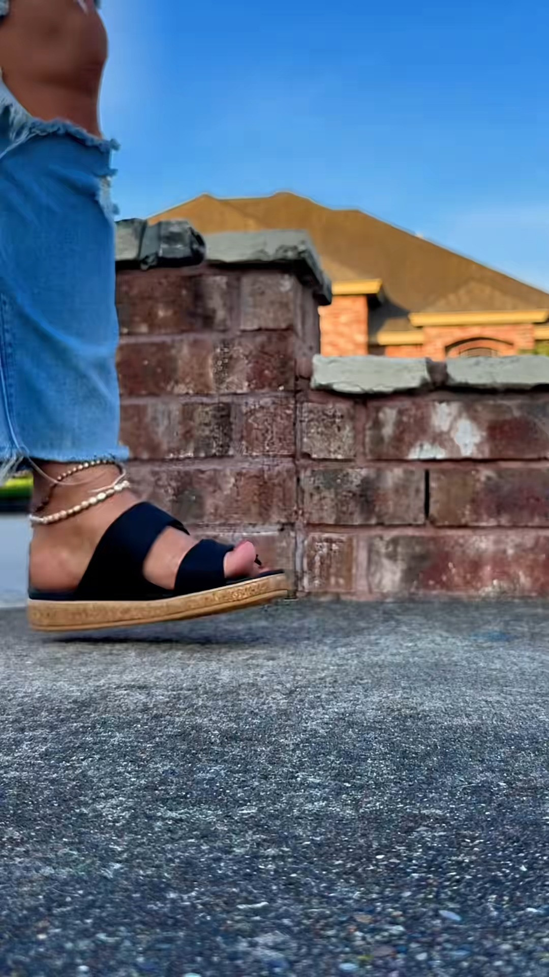 Crocs Brooklyn sandals are so cute and comfy! #crocs #crocssandals #crocsbrooklyn #crocssuperbrandday #dealsforyoudays #ad 

 #LTKootd #LTKActive #LTKTravel