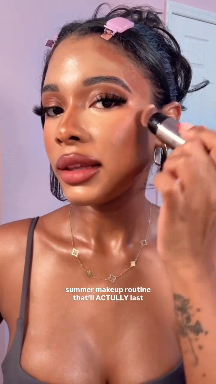 a full glam summer makeup routine that WON’T melt off your face ☀️💦

@milkmakeup grip primer & skin tint 
@hudabeauty concealer & ube birthday cake setting powder 
@saiebeauty powder bronzer
@patricktabeauty she’s giving blush 
@fentybeauty wattabrat highlighter 
@onesize on til dawn setting spray

#makeuptutorial #makeuproutine #summermakeup