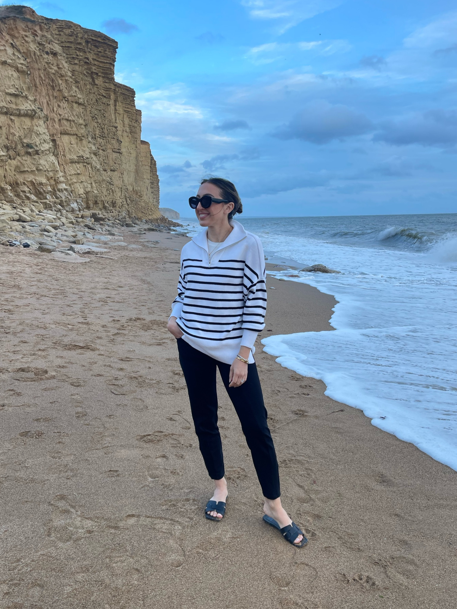 my lil cold- weather beachside look 🍂☕️ everything besides my white tank is #amazon 🤌🏼

#LTKSeasonal #LTKworkwear #LTKeurope