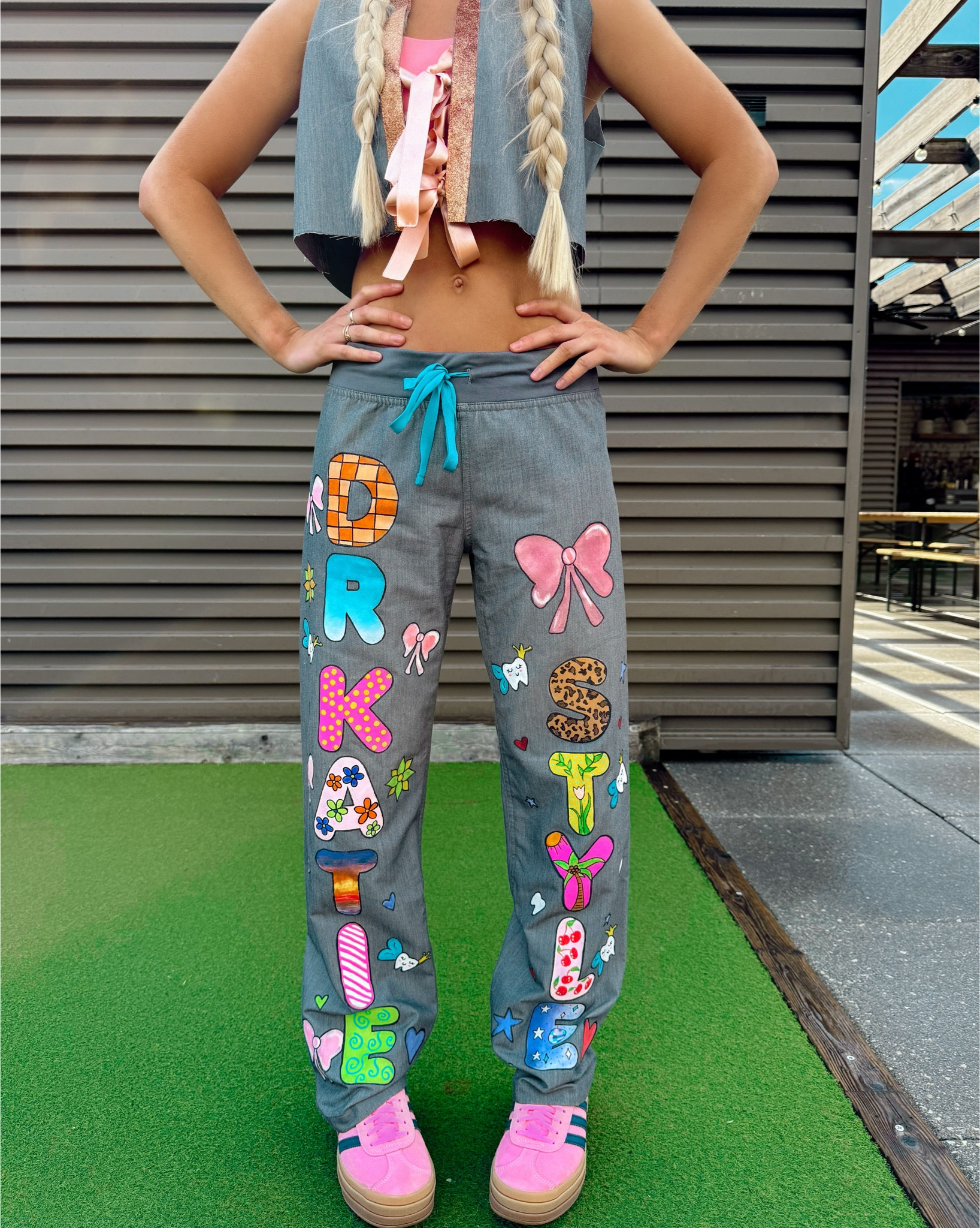 Tooth be told, a stylish goodbye only felt right!!! 🦷🪥🧚🏼‍♀️🎨 
•
•
Here’s a fun look at my senior skip day fit that I made from my D4 year in dental school! Scrubs were worn, but vibes were improved!!! 🤪
