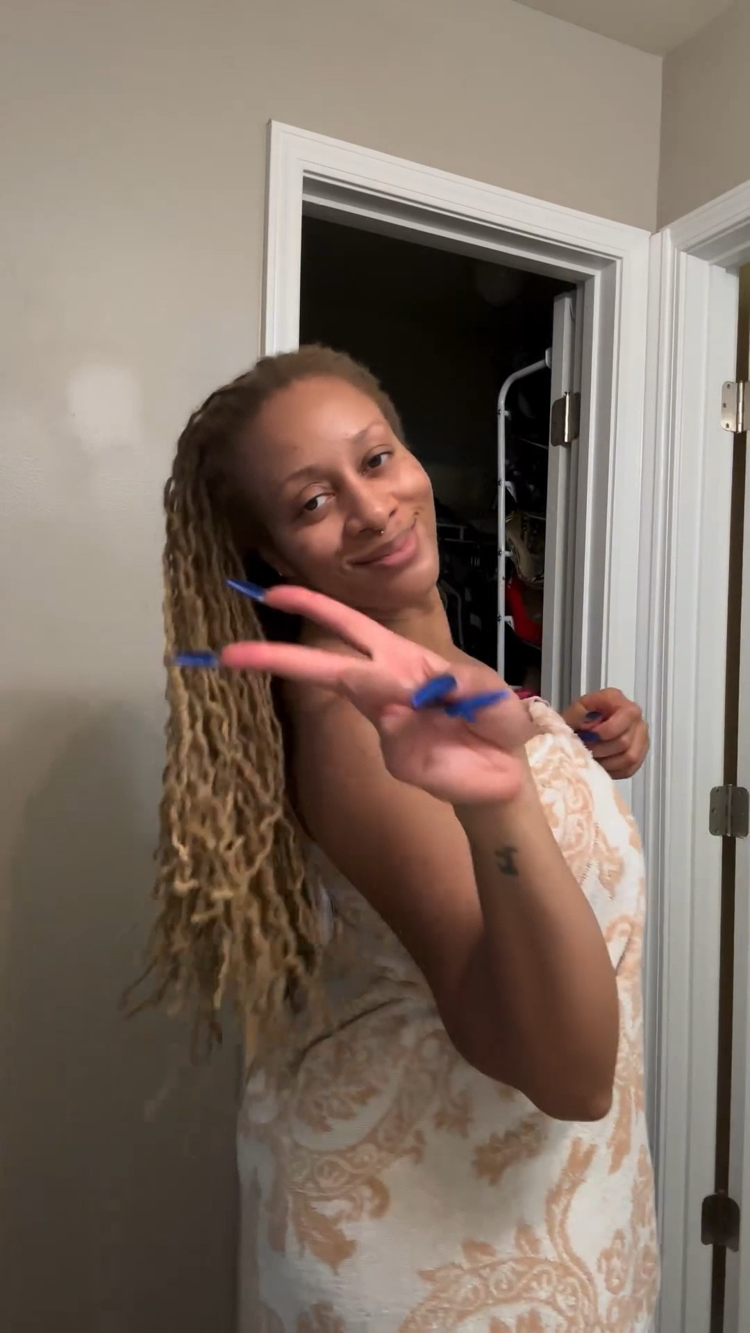 Ever smelled moldly locs? 🤢 Yeah, that won’t be me!

🚨 DISCLAIMER 🚨
This does not replace washing your hair! This is to eliminate odor & reduce the moisture on your scalp