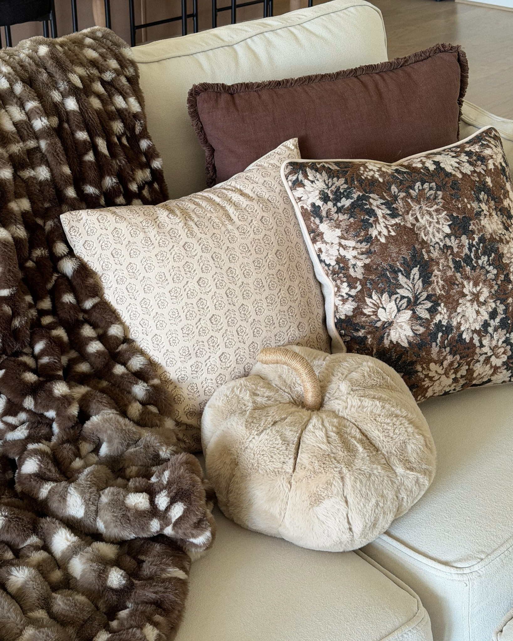 Easy way to bring a little fall into your home 🍂🤎 These Amazon fall pillow covers are such a simple way to switch up your space for the season without completely redecorating. Cozy, affordable, and perfect for layering with your everyday pillows!

USE CODE LINDSEYR35 to save at LOLA!

#amazonfinds #amazonhome #falldecor #fallhomedecor #fallhome #pillowcovers #cozyhome #homedecor #homefinds #ltkhome #ltkfinds 

 #LTKSeasonal #LTKHome #LTKSaleAlert