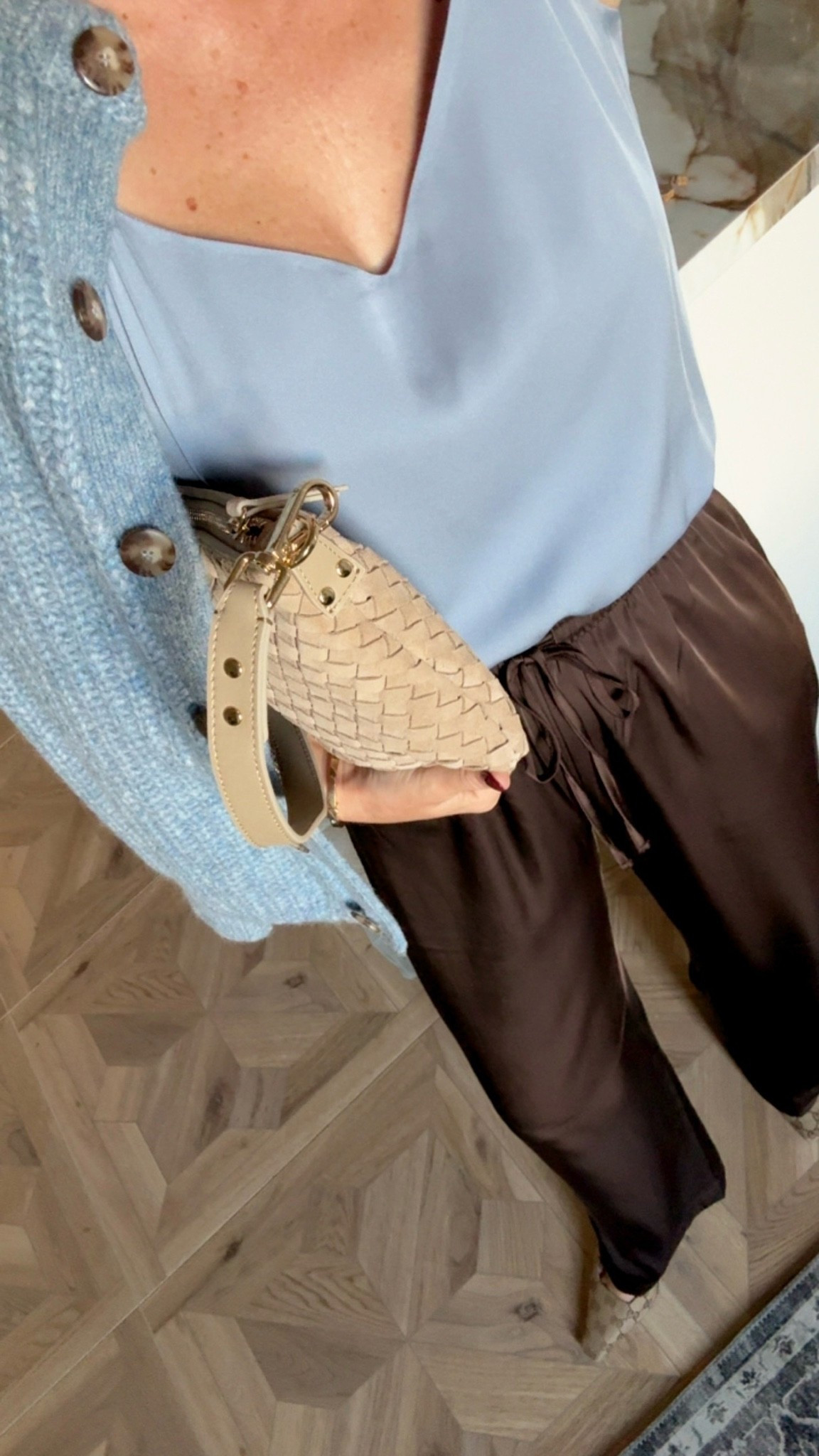 XS cardigan / XS cami / XS regular pants 🍁


Cozy fall outfit inspiration featuring chocolate brown pants, a soft blue cardigan, satin cami, woven bag, and snakeskin flats for an elevated everyday look.

fall outfit idea, chocolate brown pants, blue cardigan, satin cami outfit, snakeskin flats, cozy fall outfit, brown and blue outfit, elevated casual style, fall fashion inspiration, Le Labo Thé Noir 29

#LTKootd #LTKOver40 #LTKPetite