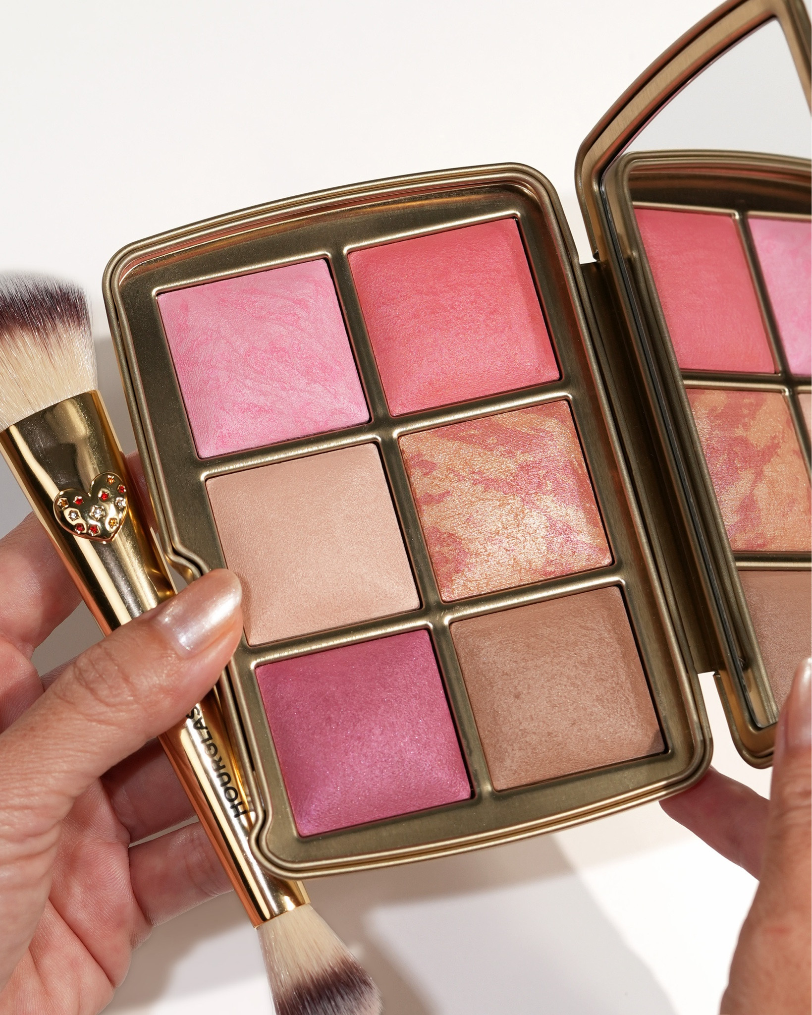 Hourglass Ambient Lighting Edit Love Palette and dual ended brush.

Wearing:

m.ph Le Skin Foundation in 170N
Dior Forever On Set Powder
Anastasia Brow Wiz Medium Brown
Natasha Denona My Dream Palette
Chanel Rouge Coco Hydra Gloss 447 BOURGEOISIE
OPI Rapidry Stunn n Done