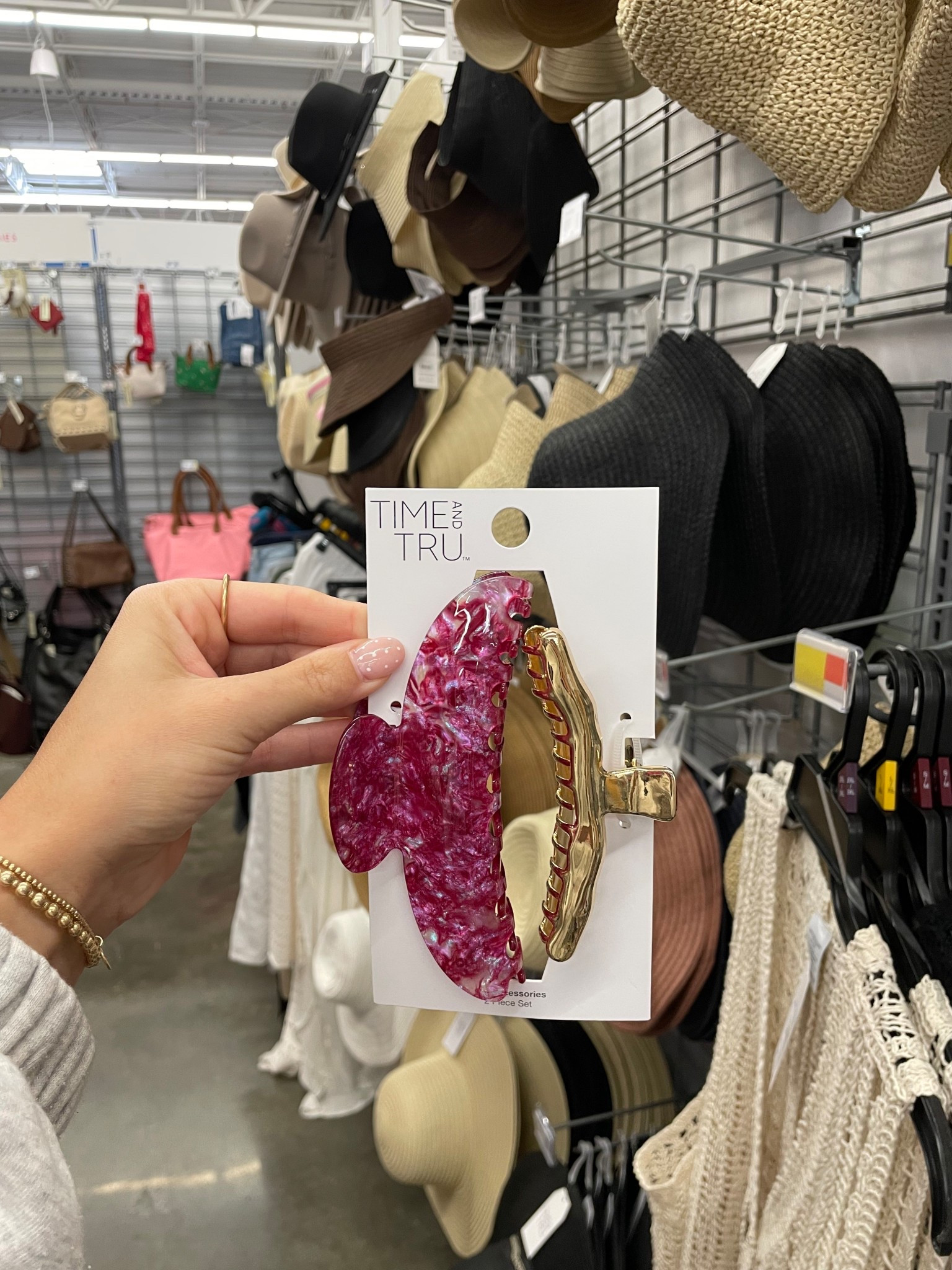 love a cute claw clip 🩷

#LTKmomlife #LTKgrwm #LTKootd