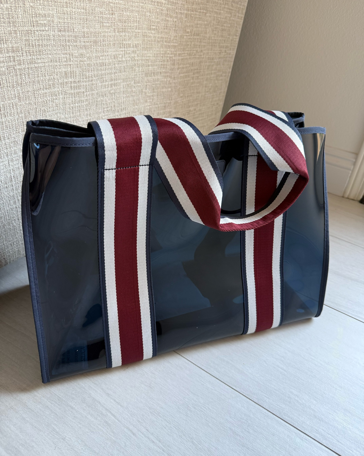 Navy blue Case•Mate jelly tote 

Not sure which I love more ~ my black one or this navy blue one!

teacher tote | college tote | summer tote | beach getaway tote | by the pool | bbq gathering | patriotic picnic | 4th of July
#sponsored | Case•Mate

#LTKdayinmylife #LTKWorkwear #LTKTravel