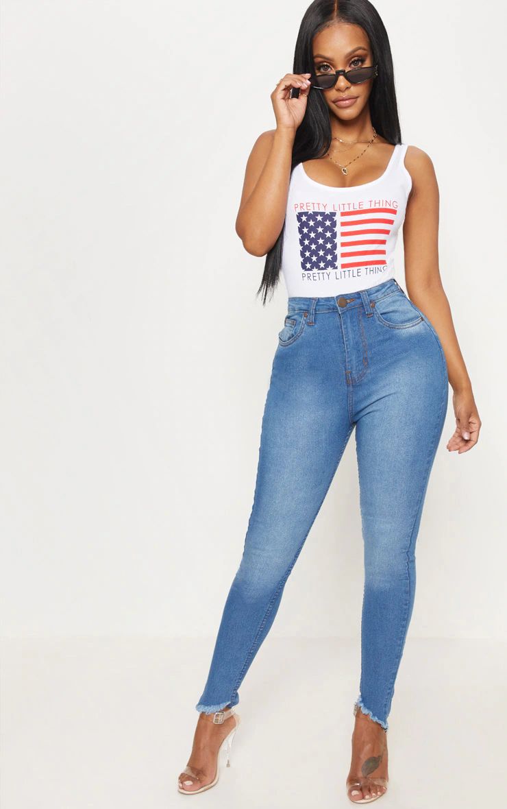 Shape- Jean skinny bleu délavé taille haute | PrettyLittleThing (FR)