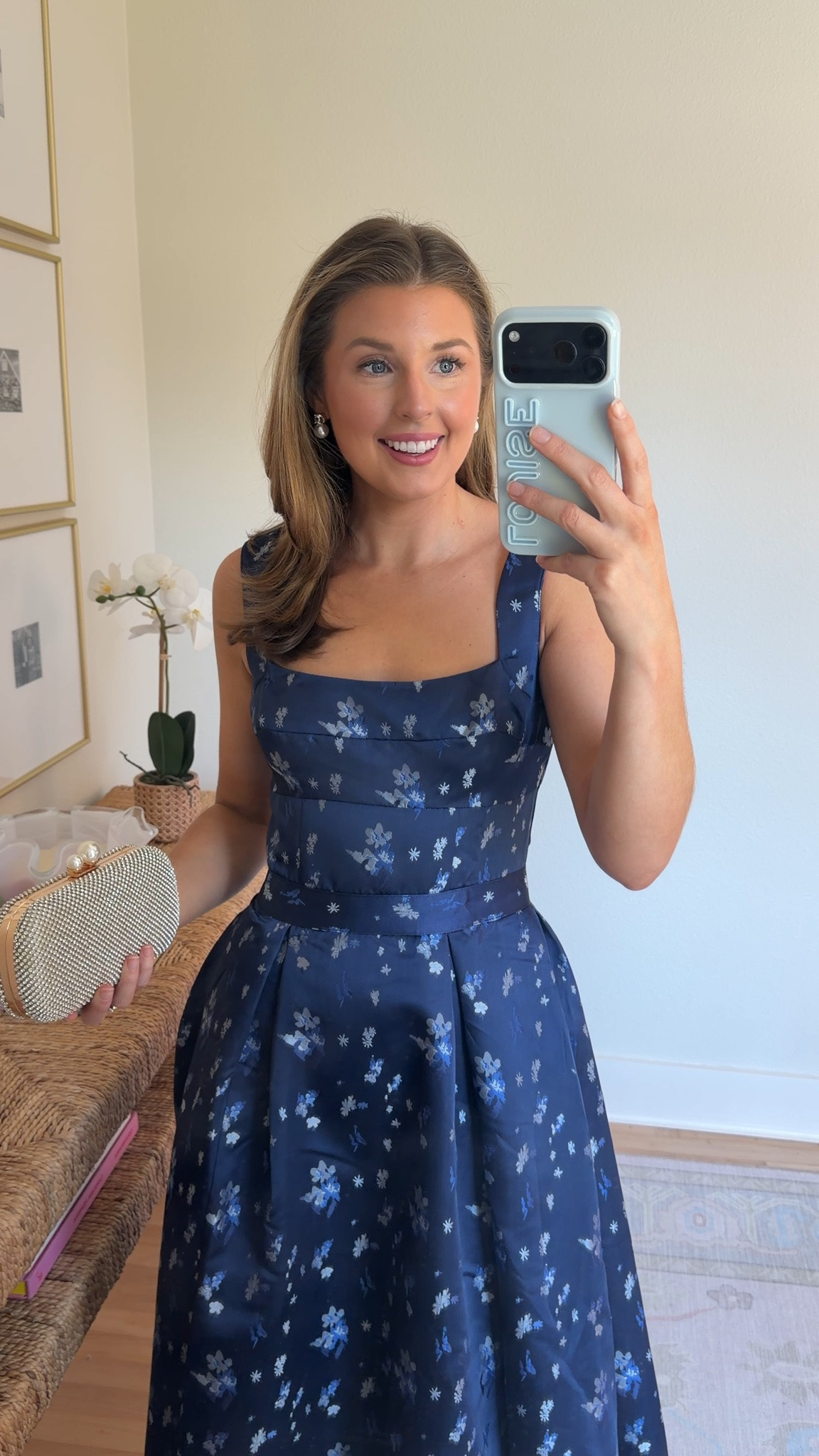 Fall or winter cocktail outfit! Wearing an XS - runs roomy!

Fall cocktail dresses// cocktail wedding guest dress