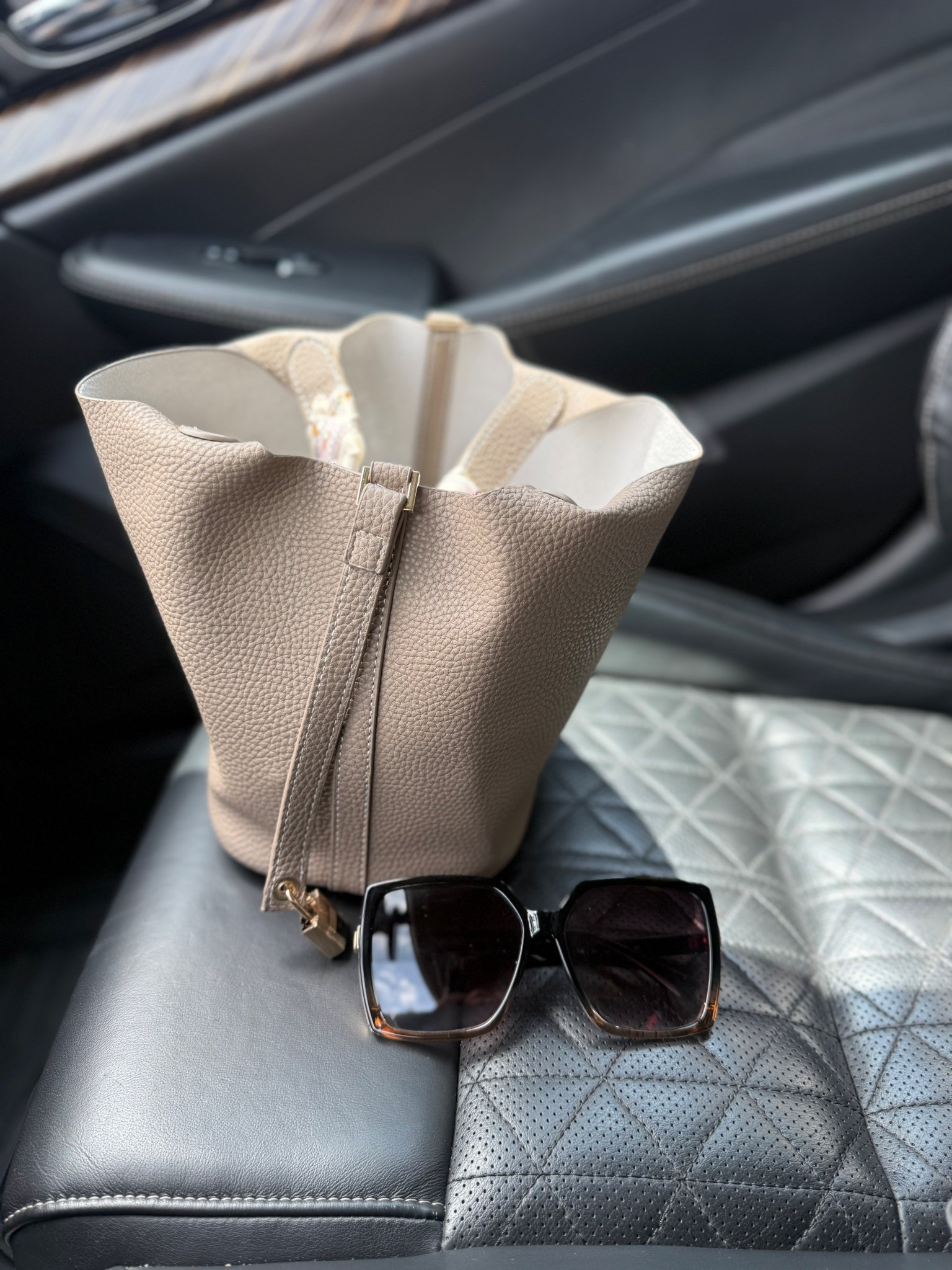 Stylish bucket handbag. Very cute and stylish. 

#LTKFindsUnder100 #LTKItBag #LTKStyleTip