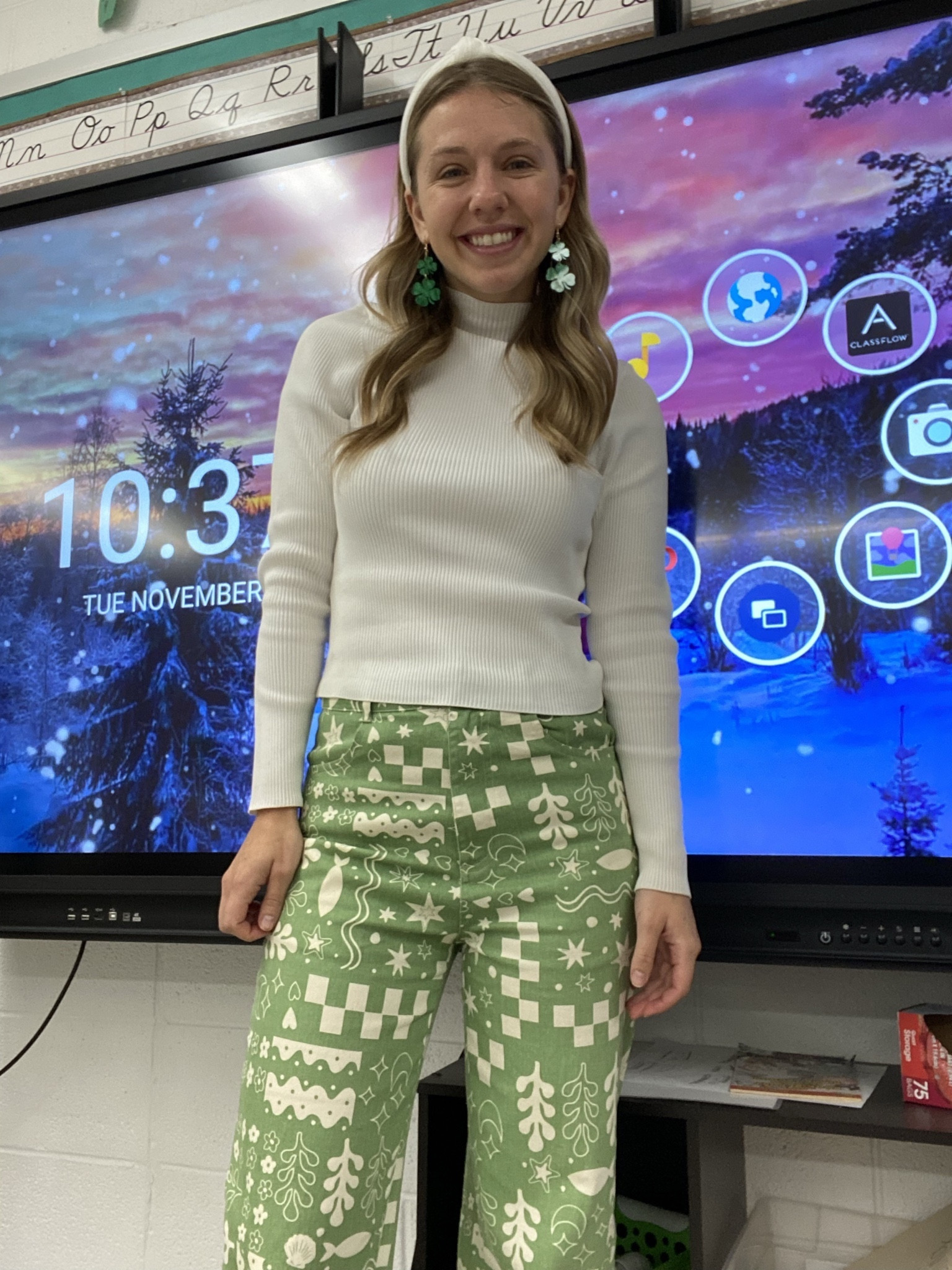 I absolutely LOVED this outfit. I coach an intramural volleyball team at lunchtime and our team color is green. I had to pair the green pants with a blazer to be more ~official~. Unfortunately (but fortunately for me) I got these pants on clearance at DryGoods and they are no longer available but I’ve linked some great look alikes that I might purchase myself! Use code MISSTEACHERLADY for 15% off at Gliks

#LTKworkwear #LTKHoliday #LTKfindsunder50