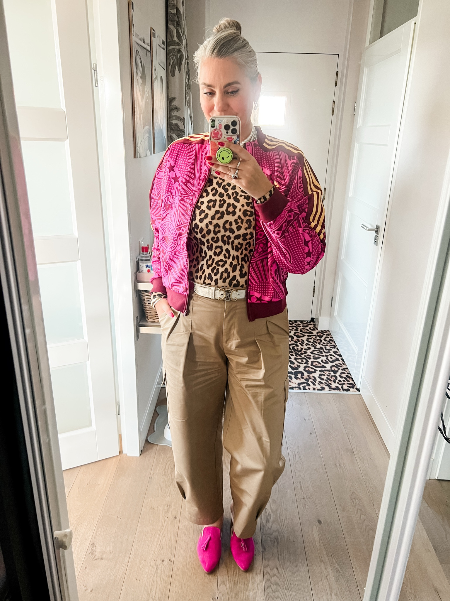 Ootd - Tuesday. Adidas x Farm Rio jacket over a leopard print top paired with cargo trousers (Shoeby, xl), suede Moroccan slippers, pearl necklace and a flower hair clip. 



#LTKspring #LTKworkwear #LTKeurope