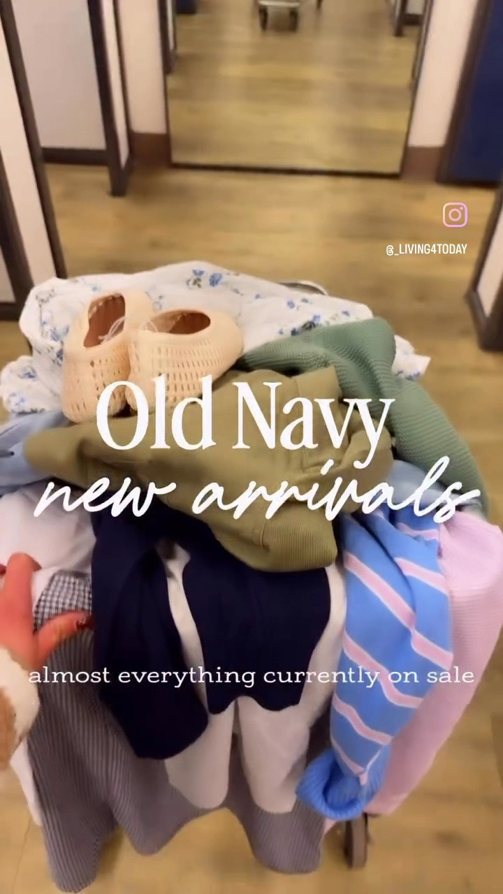 Old Navy new arrivals!! 
Tops/ small
Dresses / small
Denim jacket / medium 
Floral pants / 6 (needed 4, run big)
All
Other pants small
Jeans/ 8
Cardigan / medium 

#LTKmomlife #LTKSeasonal