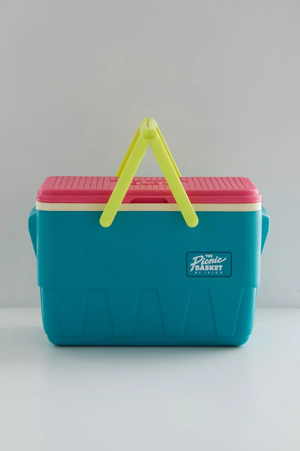 Igloo 25-Quart Retro Picnic Basket Cooler | Urban Outfitters (US and RoW)