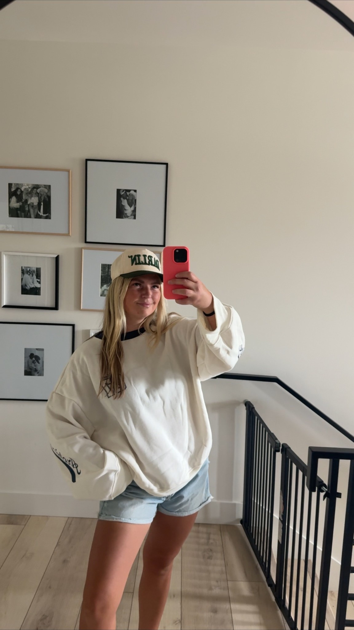 Cute oversized sweatshirt

#LTKootd #LTKmomlife #LTKSaleAlert