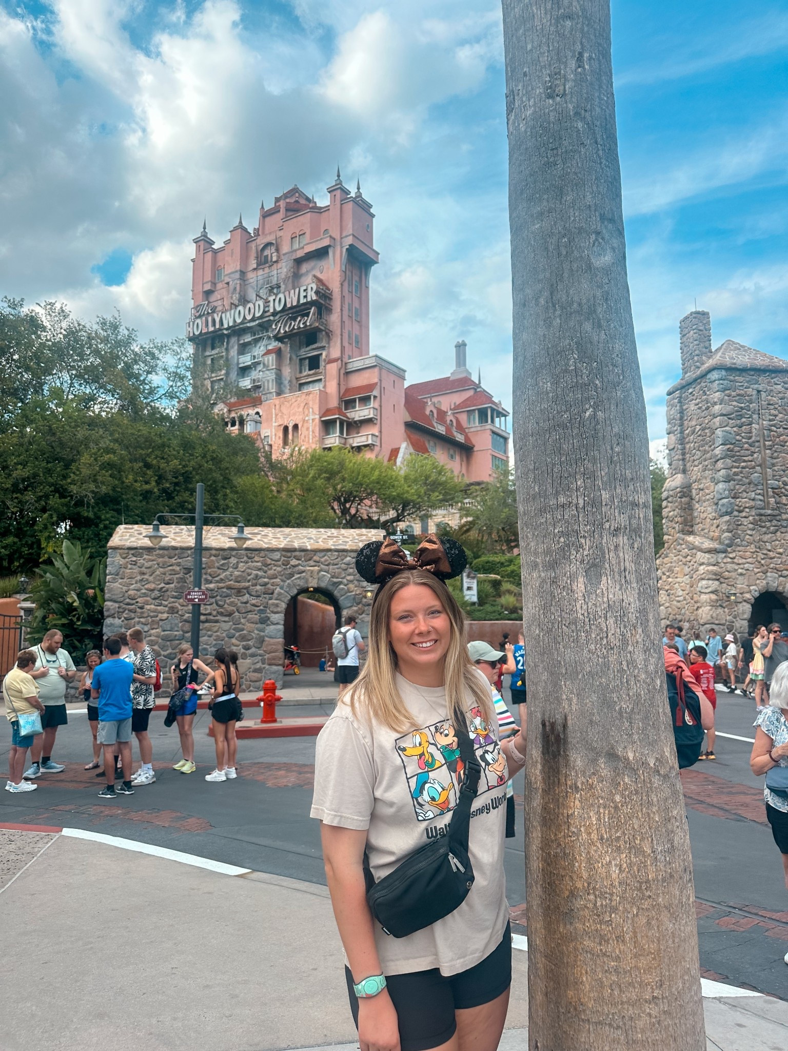 Hollywood Studios!🎥These shorts are my absolute favorite. Shirt is from the parks but couldn’t find a link to it!🙃