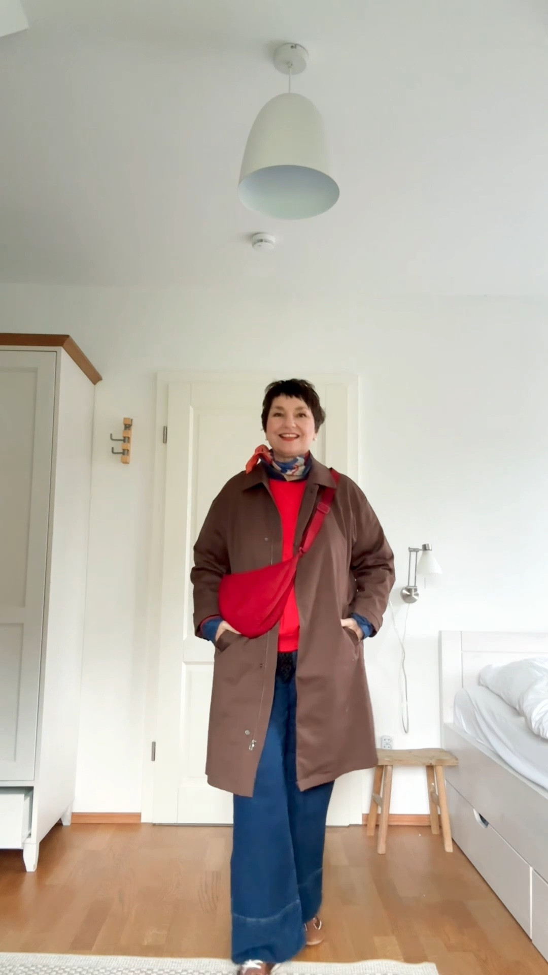 Es regnet! Hier ist mein Outfit für Schlecht-Wetter-Tage ❤️🤎 Den Trenchcoat von @bonprix  liebe ich sehr, ebenso wie das rote Sweatshirt von @UNIQLO 

#herbstlook
#regenwetter

#LTKautumn #LTKdeutschland #LTKü50