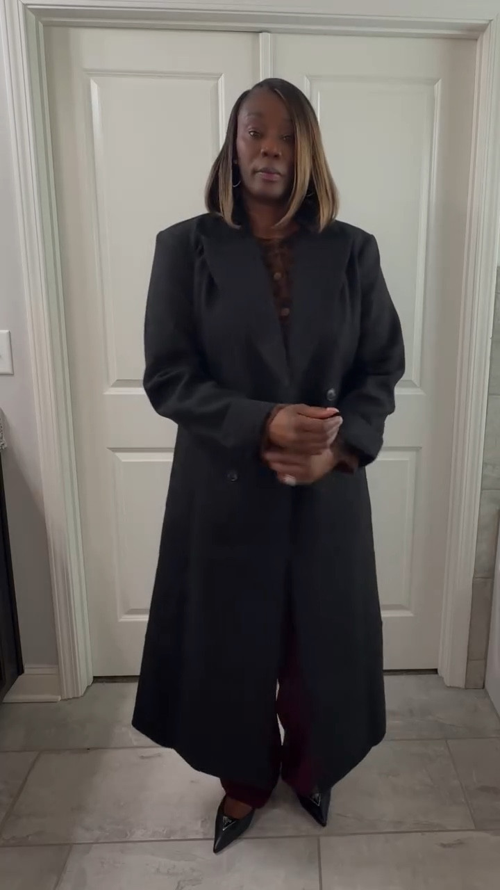 Today’s work outfit.
I like getting dressed with ease . Easy . Simple . Minimal. #iamreva #workoutfit #minimalstyle