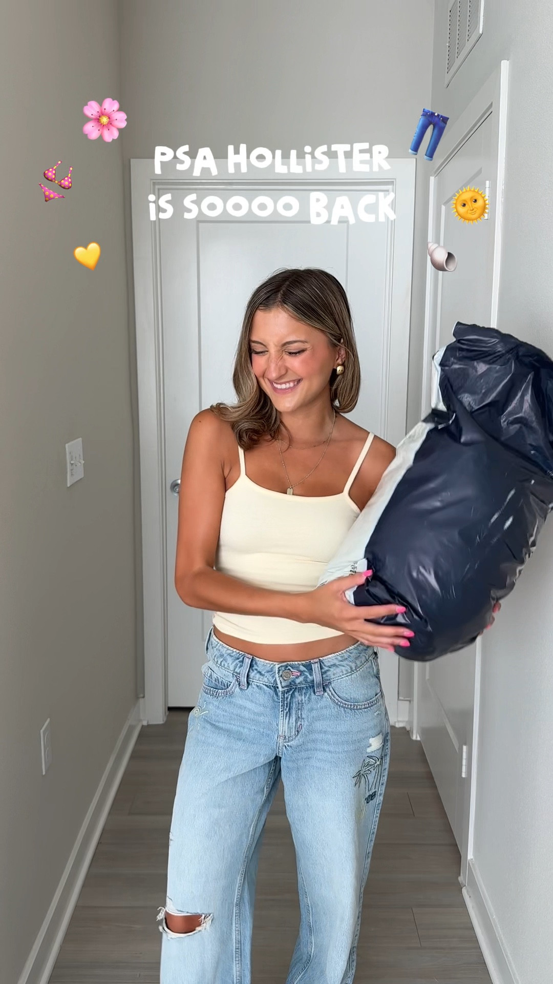 Hollister new arrivals for spring and summer outfit ideas 💕🌸 so many cute new pieces in sale right now! comment SHOP and I’ll DM you the links - wearing an XS in tops, swim and dresses + a 00 regular in denim 

#LTKootd