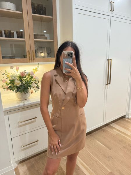 Dress: small
Code: EARLYSUMMER for 40% off

Got this dress in both black and tan because I feel like it’s such a good versatile piece that is good quality! 